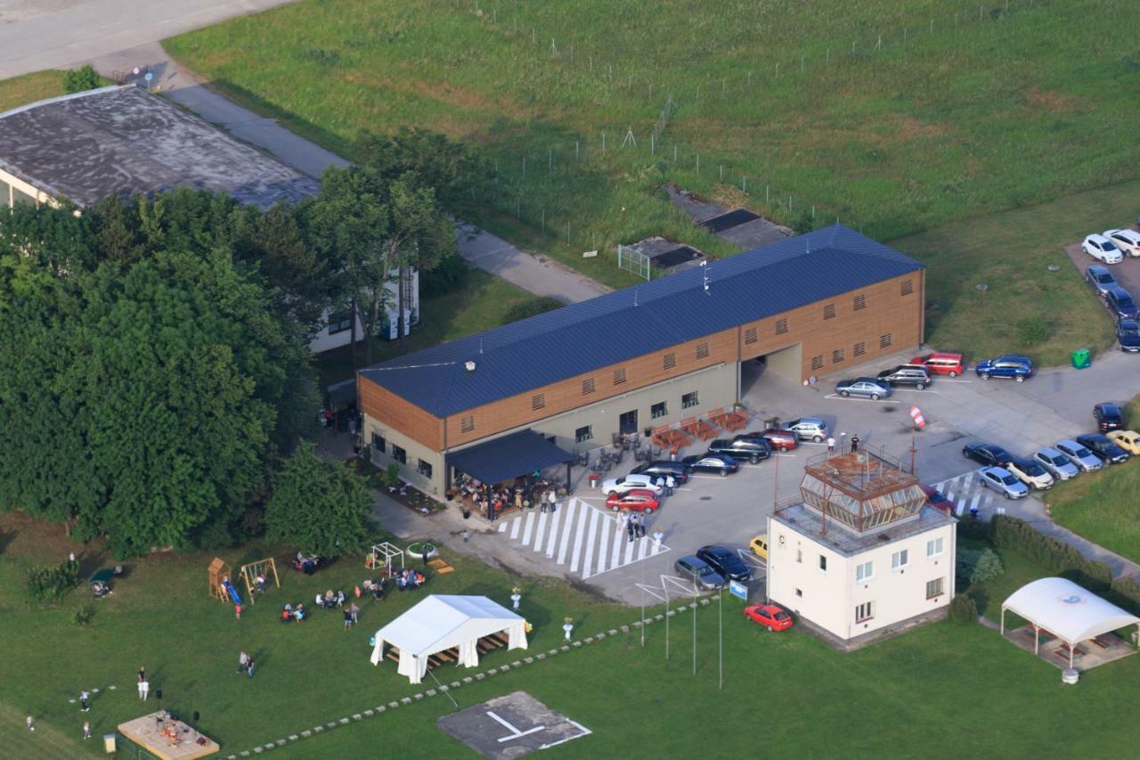 Penzion Na Letisku - Areal Sky Park Trenčín Buitenkant foto